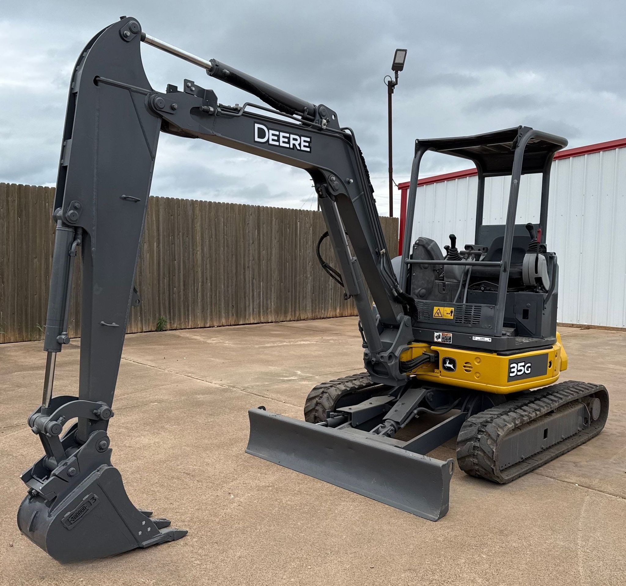 2017 John Deere 35G Mini Excavator thumbnail 4