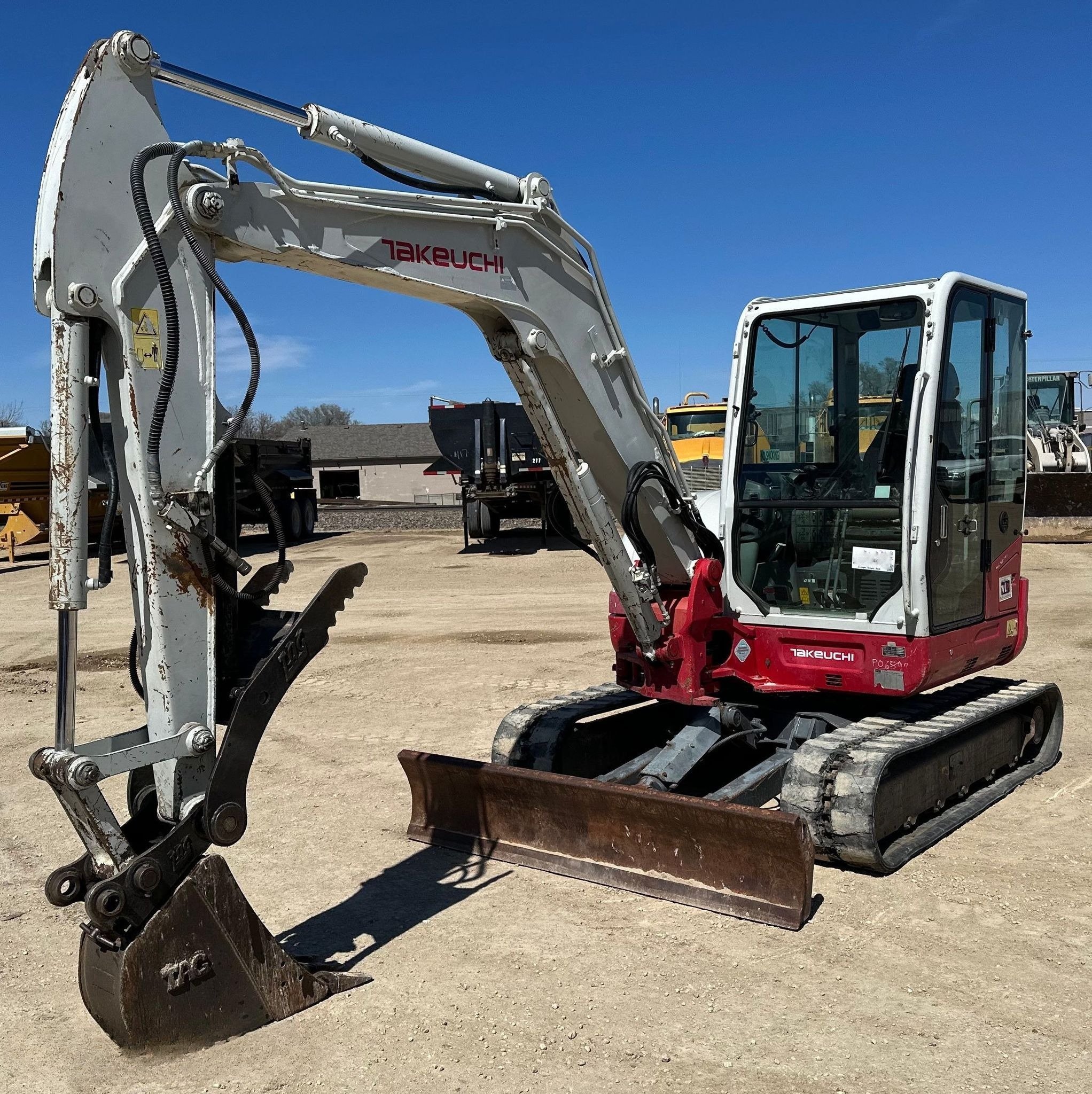 2014 Takeuchi TB260 Mini Excavator thumbnail 2